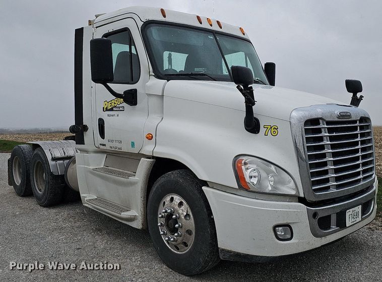 image for item DO4349 2015 Freightliner Cascadia Evolution  semi truck