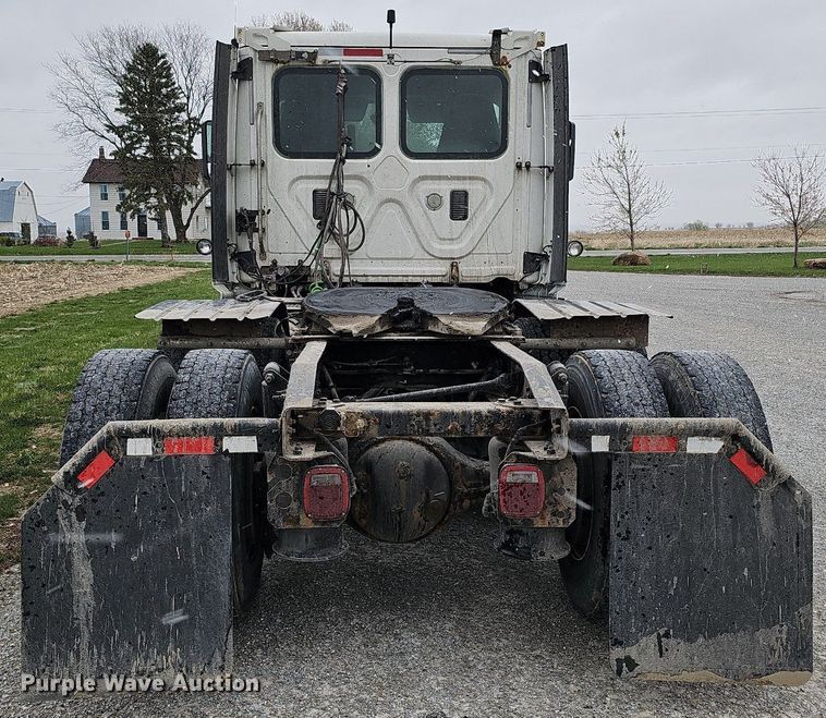 image for item DO4349 2015 Freightliner Cascadia Evolution  semi truck