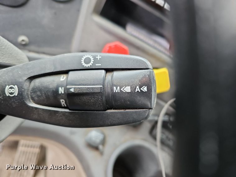 image for item DO4349 2015 Freightliner Cascadia Evolution  semi truck