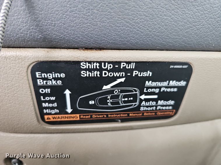 image for item DO4349 2015 Freightliner Cascadia Evolution  semi truck