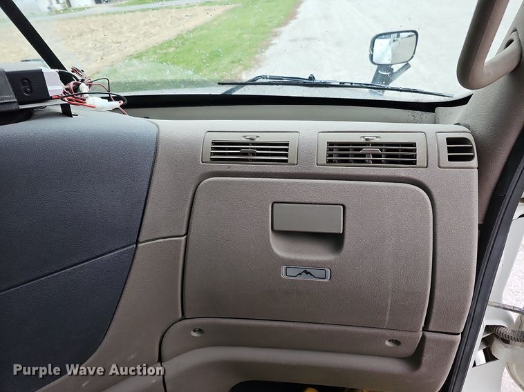 image for item DO4349 2015 Freightliner Cascadia Evolution  semi truck