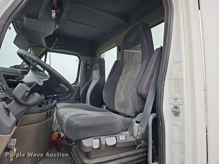 image for item DO4349 2015 Freightliner Cascadia Evolution  semi truck