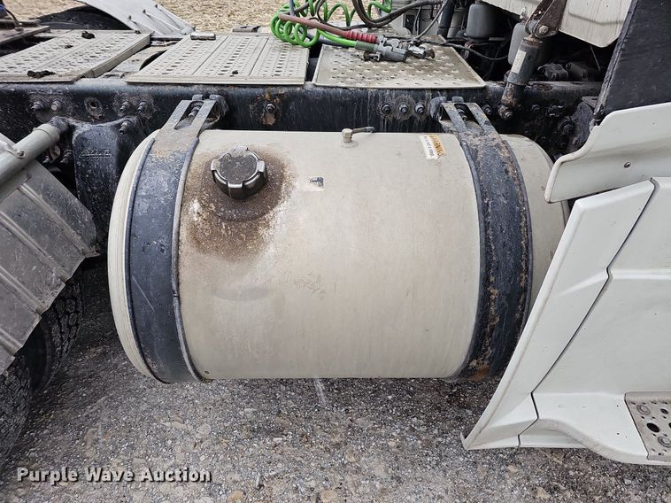 image for item DO4349 2015 Freightliner Cascadia Evolution  semi truck