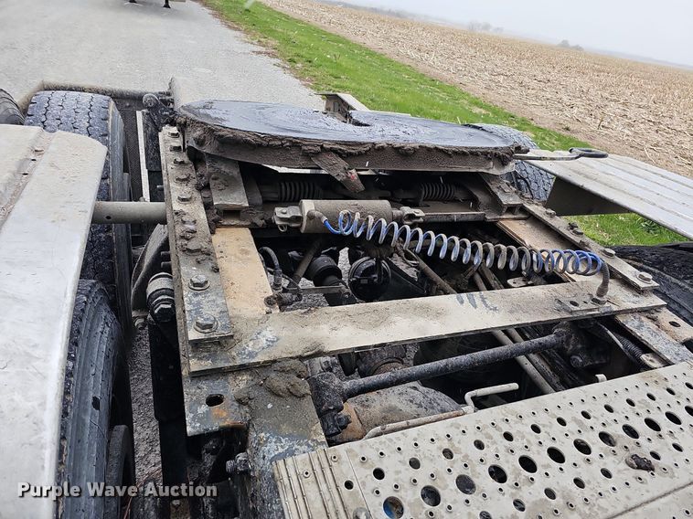 image for item DO4349 2015 Freightliner Cascadia Evolution  semi truck