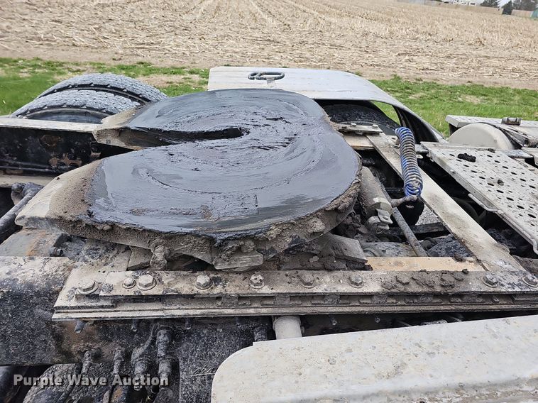 image for item DO4349 2015 Freightliner Cascadia Evolution  semi truck