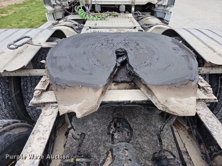 image for item DO4349 2015 Freightliner Cascadia Evolution  semi truck