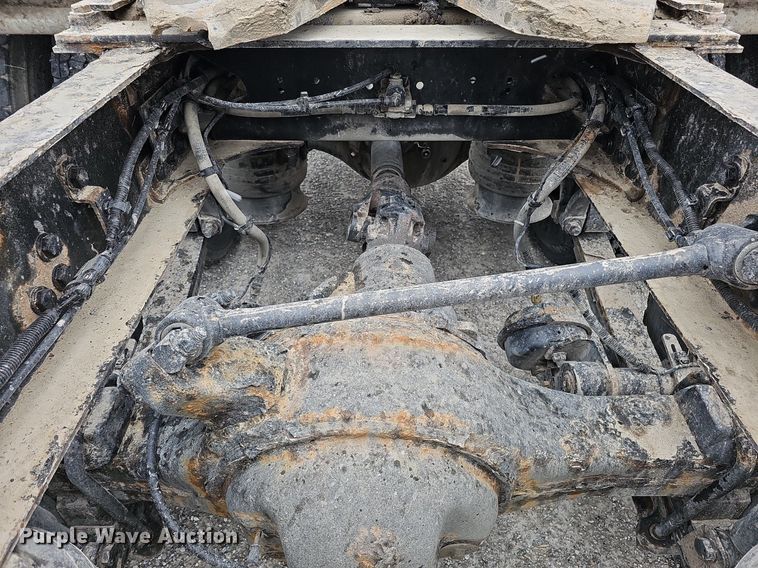 image for item DO4349 2015 Freightliner Cascadia Evolution  semi truck