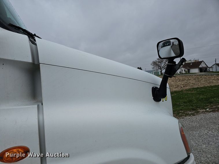 image for item DO4349 2015 Freightliner Cascadia Evolution  semi truck