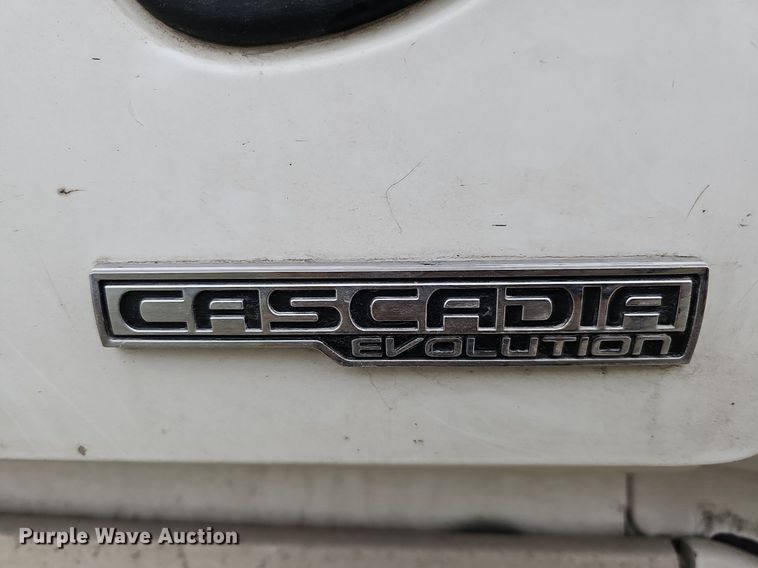 image for item DO4349 2015 Freightliner Cascadia Evolution  semi truck