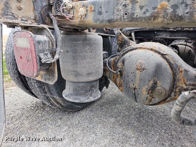 image for item DO4349 2015 Freightliner Cascadia Evolution  semi truck