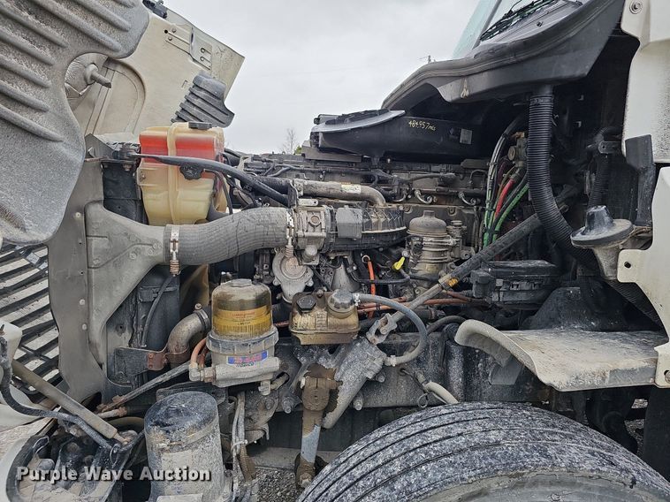 image for item DO4349 2015 Freightliner Cascadia Evolution  semi truck