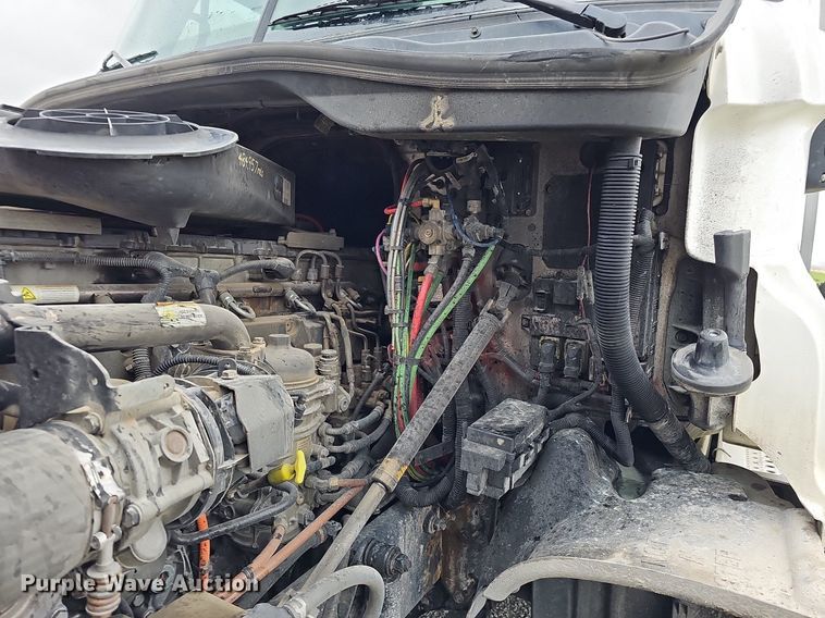 image for item DO4349 2015 Freightliner Cascadia Evolution  semi truck