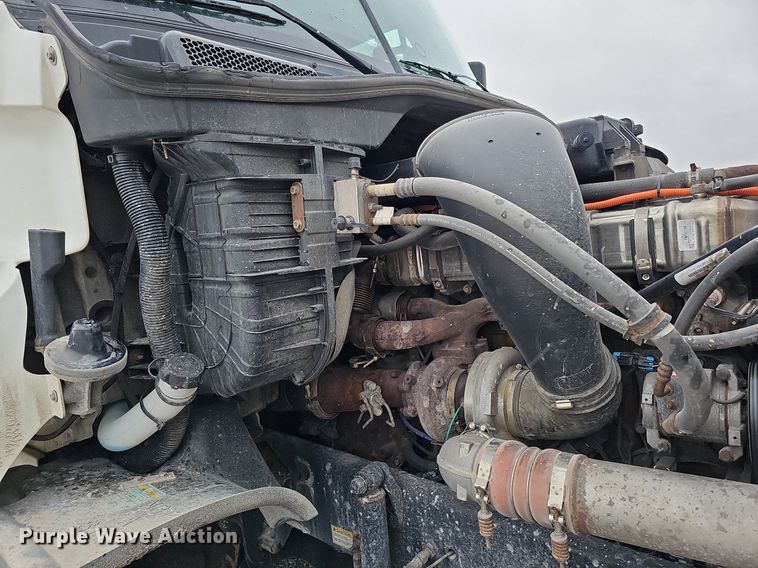 image for item DO4349 2015 Freightliner Cascadia Evolution  semi truck