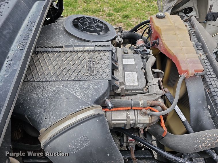 image for item DO4349 2015 Freightliner Cascadia Evolution  semi truck