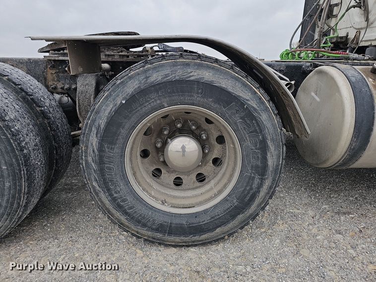 image for item DO4349 2015 Freightliner Cascadia Evolution  semi truck