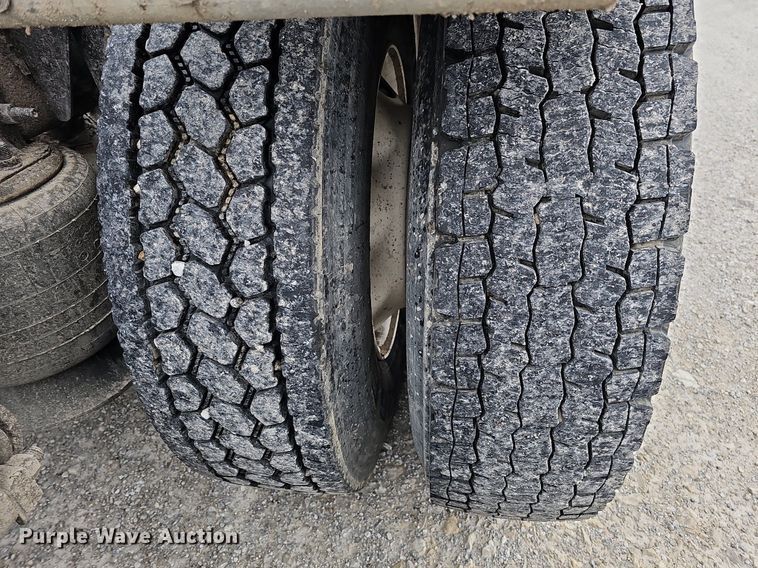 image for item DO4349 2015 Freightliner Cascadia Evolution  semi truck