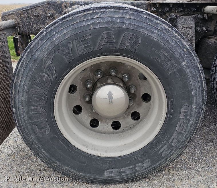 image for item DO4349 2015 Freightliner Cascadia Evolution  semi truck