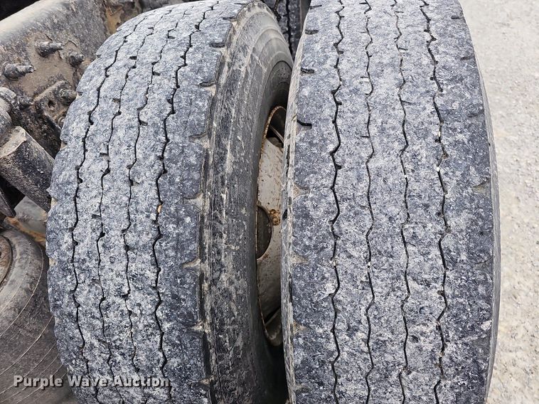 image for item DO4349 2015 Freightliner Cascadia Evolution  semi truck