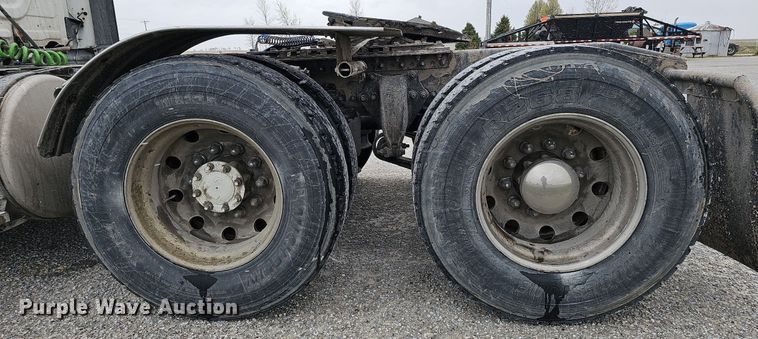 image for item DO4349 2015 Freightliner Cascadia Evolution  semi truck