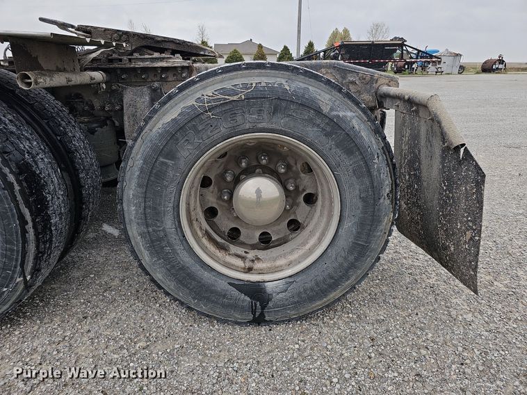 image for item DO4349 2015 Freightliner Cascadia Evolution  semi truck