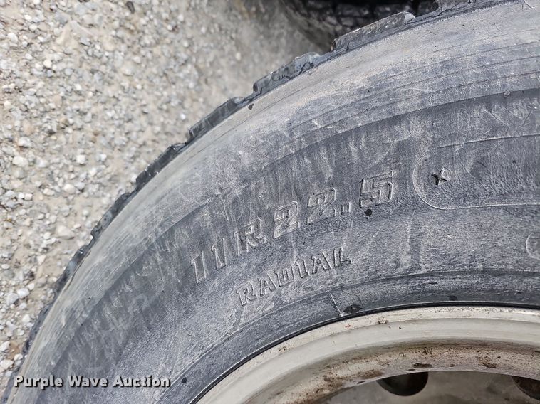 image for item DO4349 2015 Freightliner Cascadia Evolution  semi truck