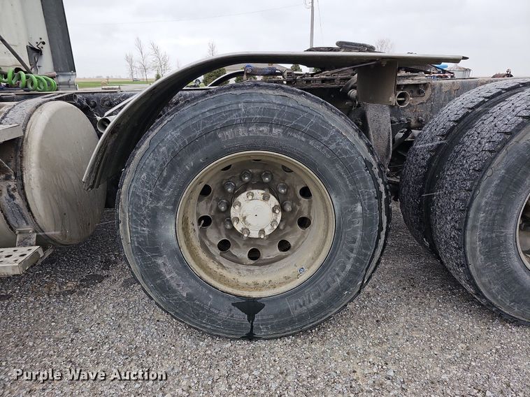 image for item DO4349 2015 Freightliner Cascadia Evolution  semi truck