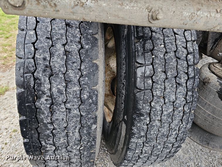 image for item DO4349 2015 Freightliner Cascadia Evolution  semi truck