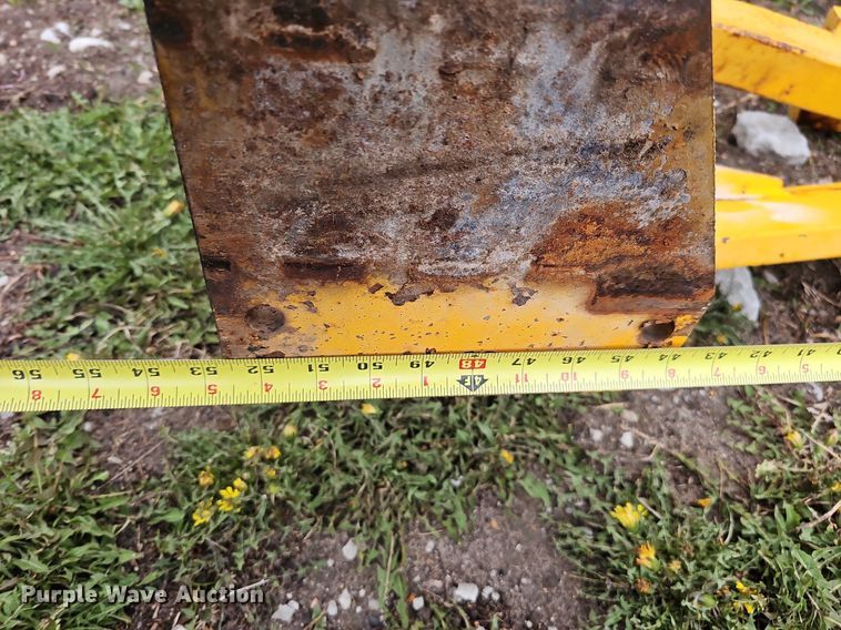 image for item DO4371 International Harvester  attachments