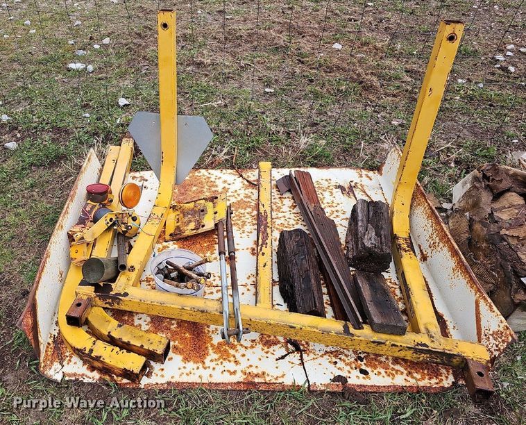 image for item DO4371 International Harvester  attachments