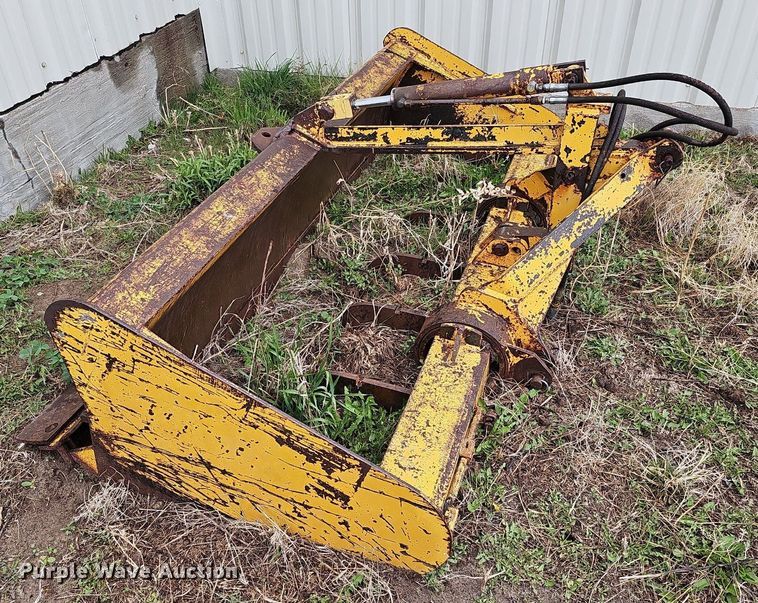 image for item DO4371 International Harvester  attachments