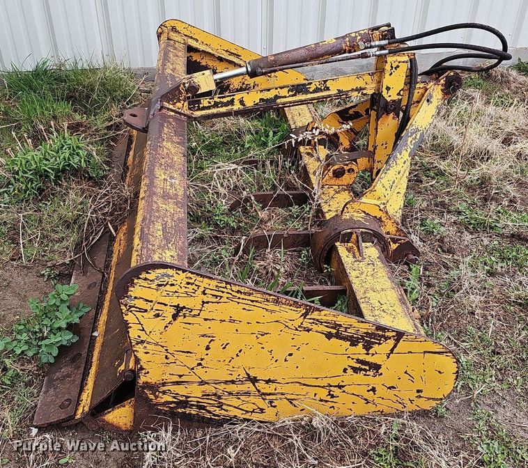 image for item DO4371 International Harvester  attachments