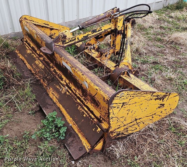 image for item DO4371 International Harvester  attachments