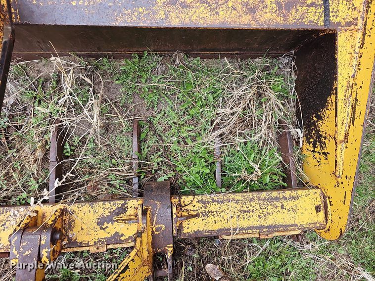 image for item DO4371 International Harvester  attachments