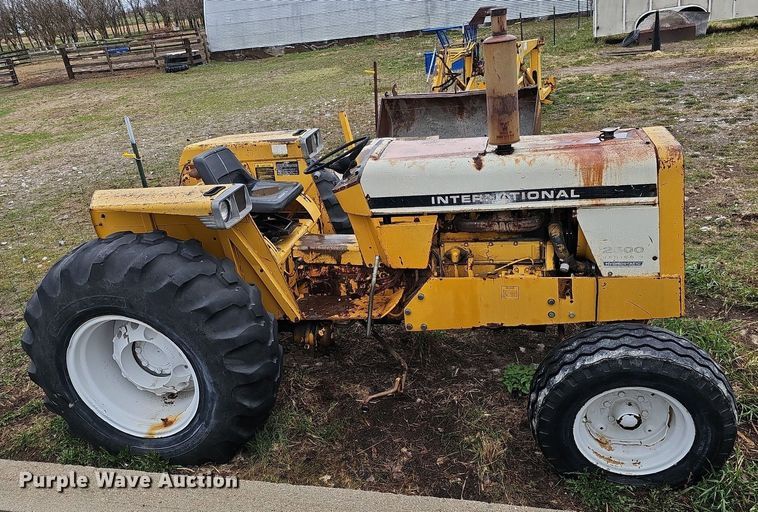 image for item DO4372 International 2500B  tractor