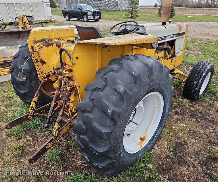 image for item DO4372 International 2500B  tractor