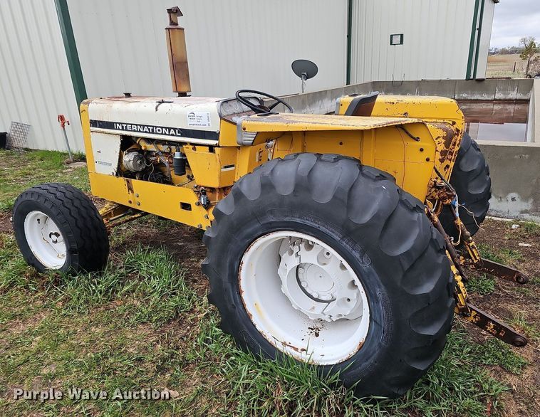 image for item DO4372 International 2500B  tractor