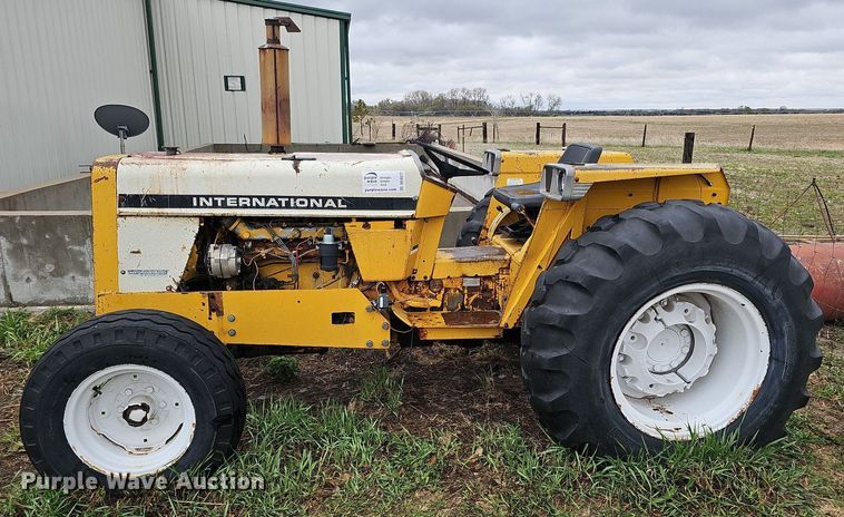 image for item DO4372 International 2500B  tractor