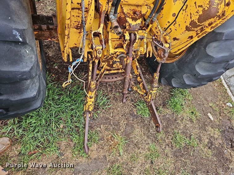 image for item DO4372 International 2500B  tractor