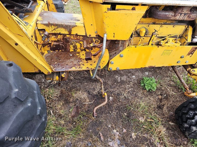 image for item DO4372 International 2500B  tractor