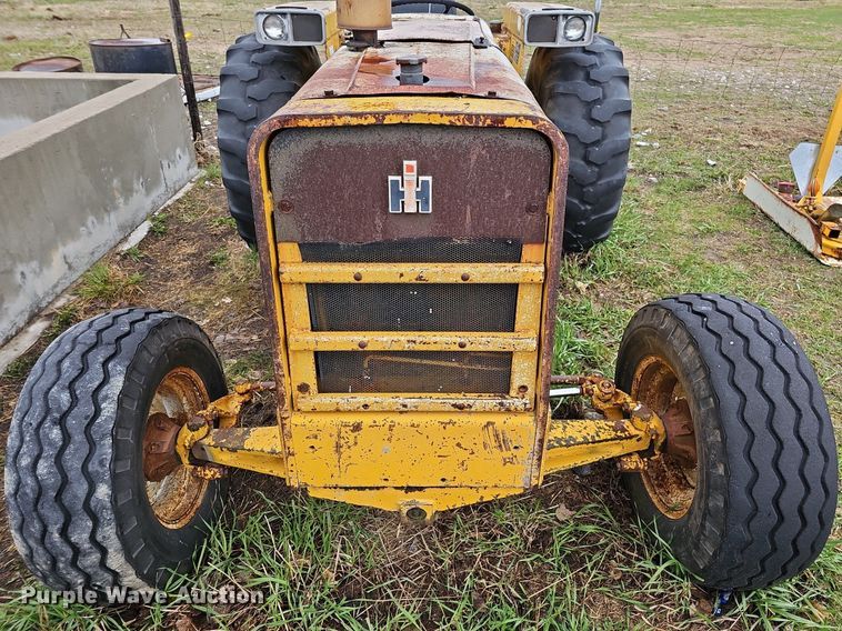 image for item DO4372 International 2500B  tractor