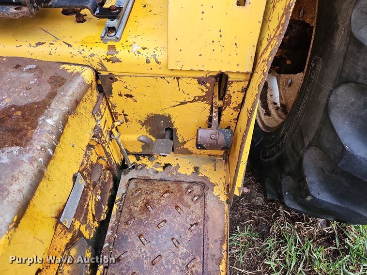 image for item DO4372 International 2500B  tractor