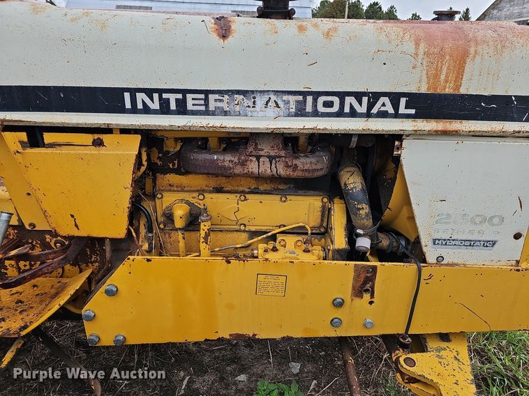 image for item DO4372 International 2500B  tractor
