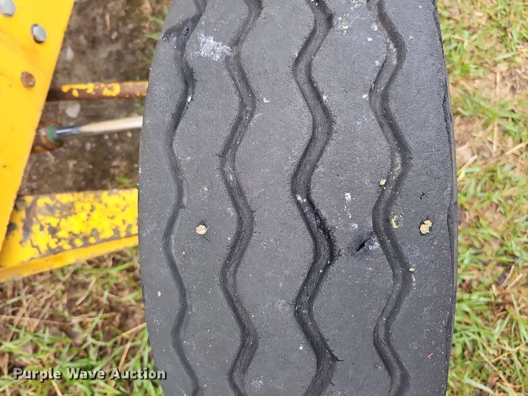 image for item DO4372 International 2500B  tractor