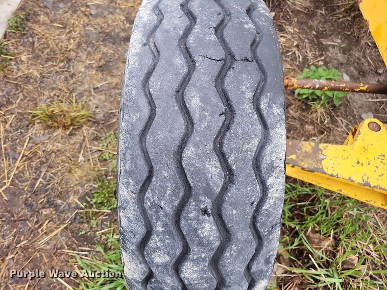 image for item DO4372 International 2500B  tractor