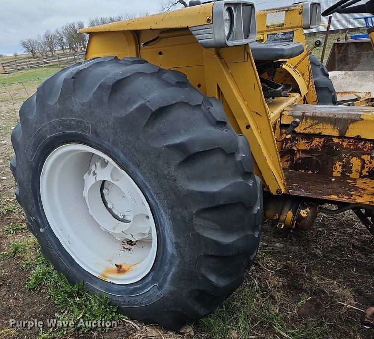 image for item DO4372 International 2500B  tractor