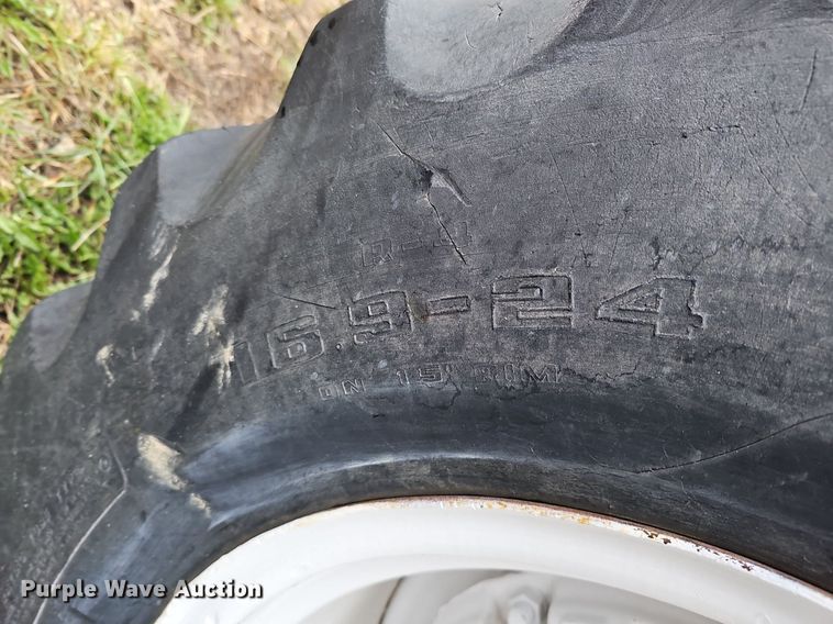 image for item DO4372 International 2500B  tractor