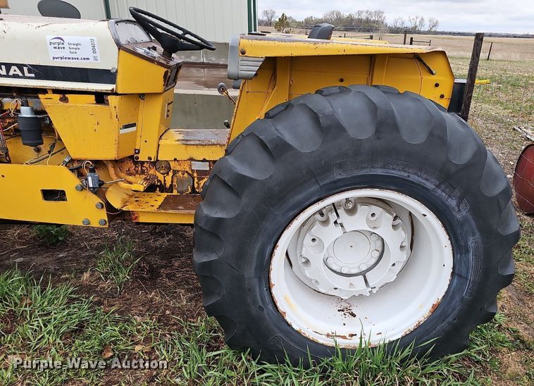 image for item DO4372 International 2500B  tractor