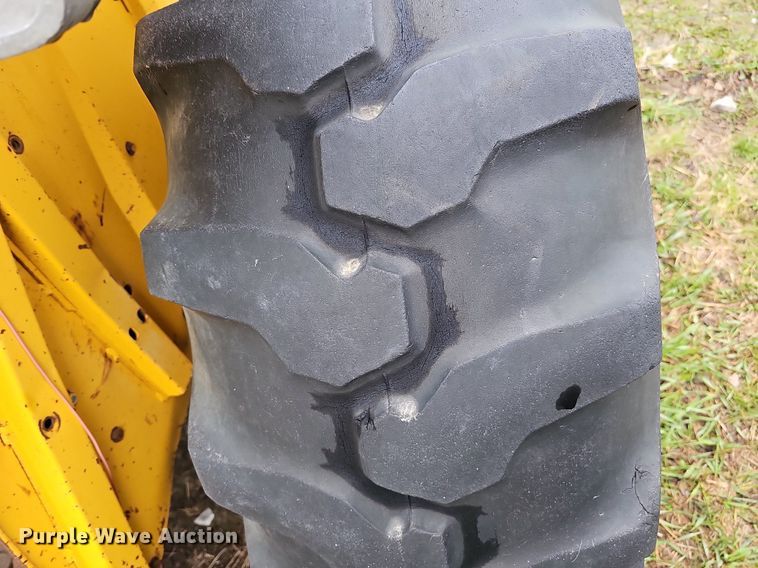 image for item DO4372 International 2500B  tractor