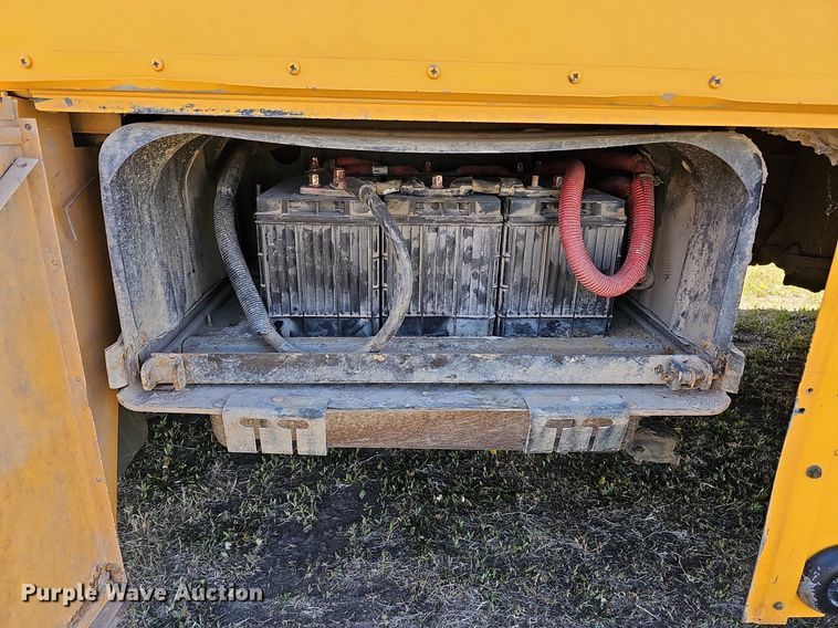 image for item DO4377 2009 Thomas Built Saf-T-Liner C2  school bus