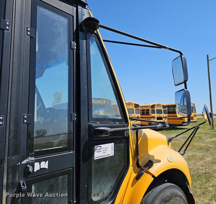 image for item DO4377 2009 Thomas Built Saf-T-Liner C2  school bus